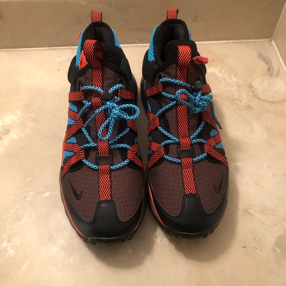 Nike Mens Sneakers in Black with Blue & Red Accents